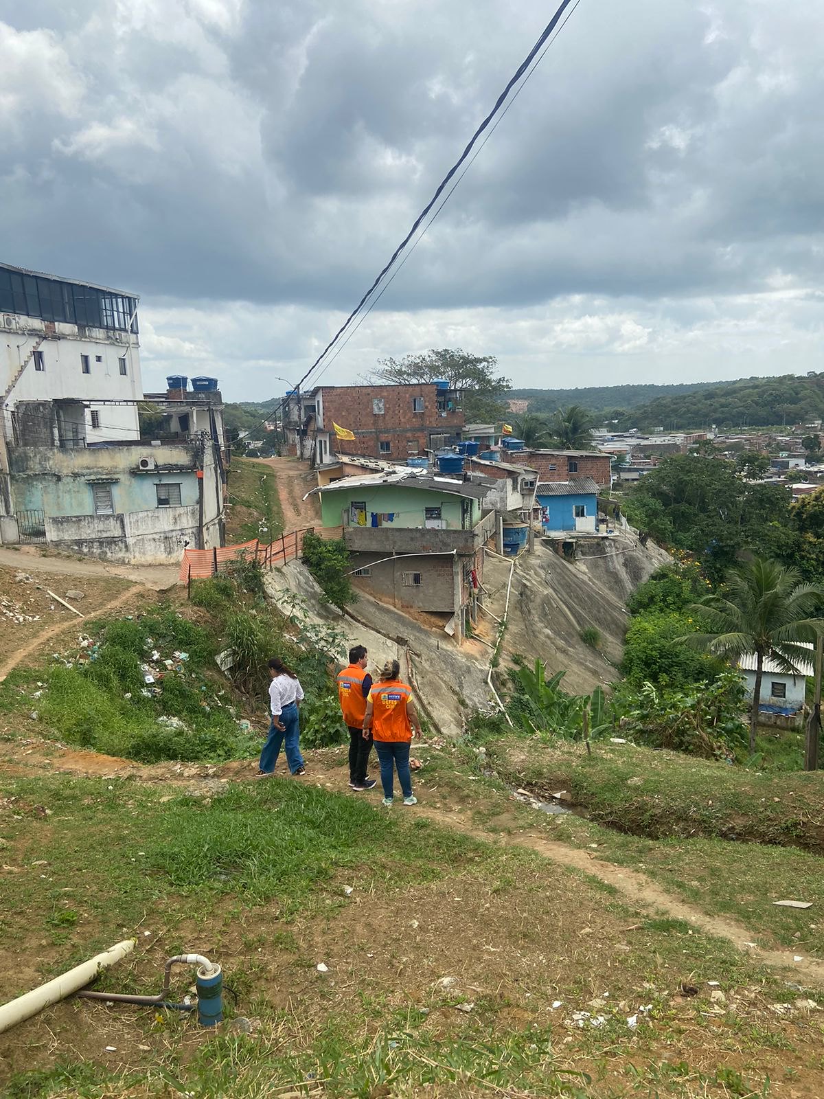 MPPE vistoria áreas desapropriadas e de risco, ouvindo queixas da população recifense