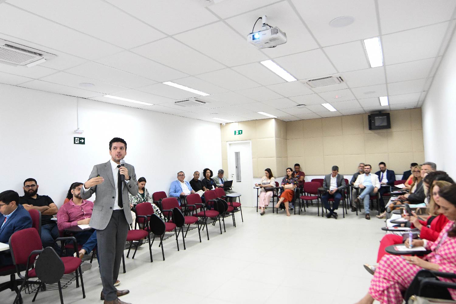 Encontro debate como ampliar a defesa dos direitos humanos