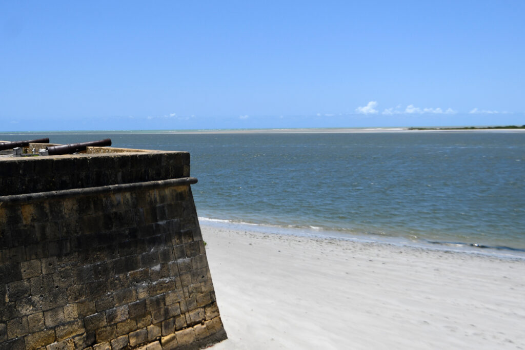 Irregularidades em contratos públicos põem Itamaracá sob alerta