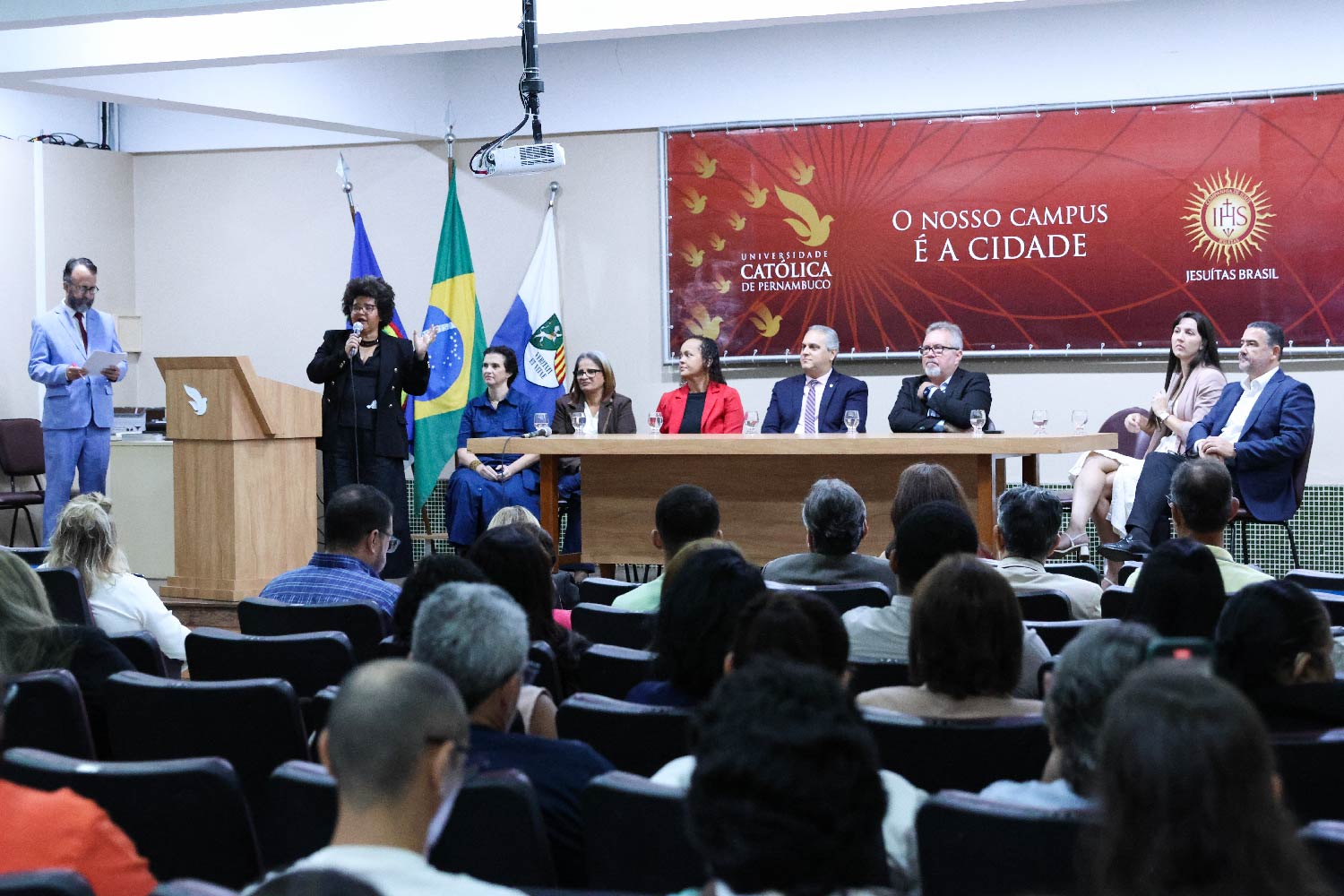 Guia orienta conselhos municipais na proteção da pessoa idosa