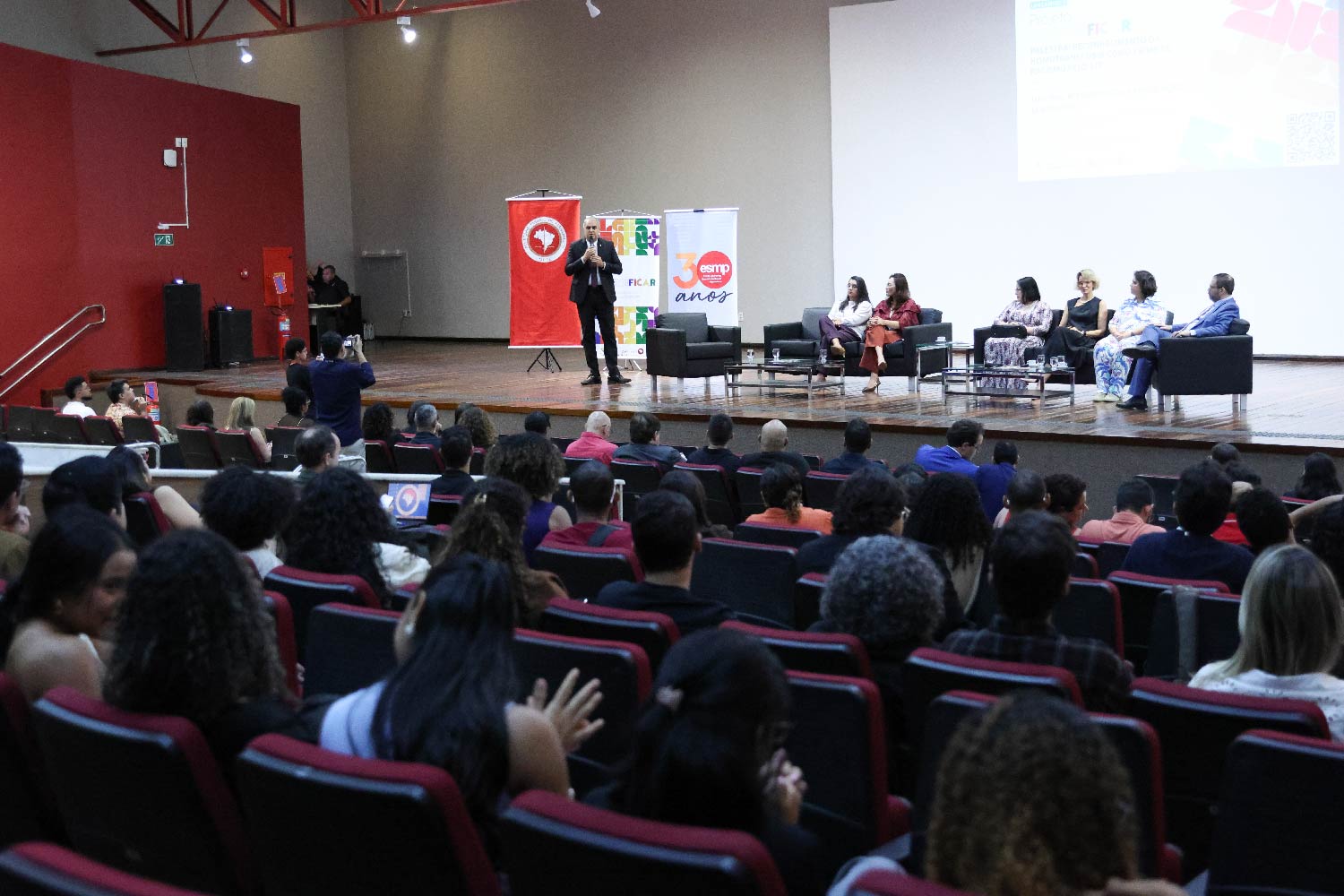 Projeto Diversificar amplia combate à LGBTQIAPN+fobia em PE