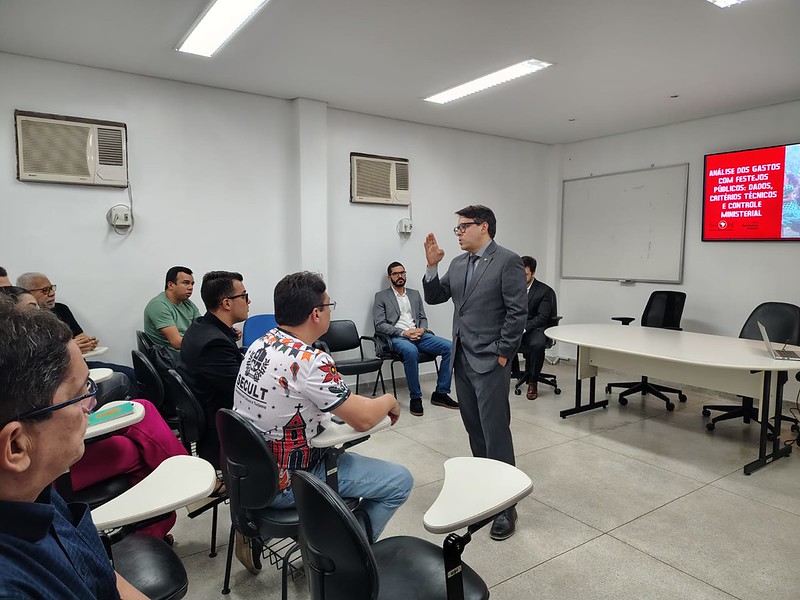 Gestores recebem orientação sobre gastos no festejos juninos