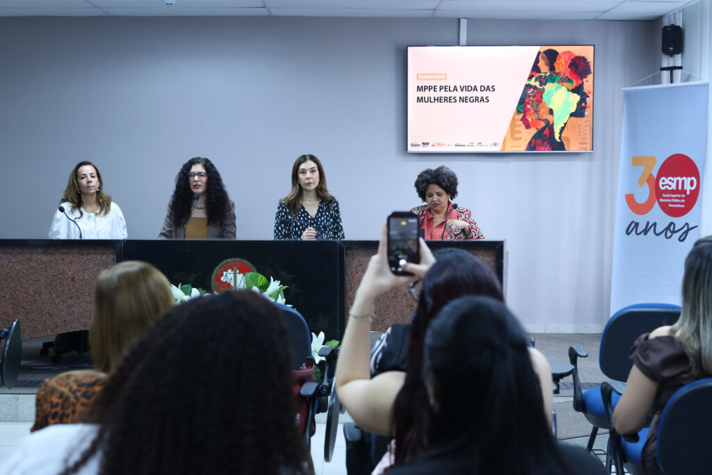 Seminário debate ações para mulheres negras e igualdade racial