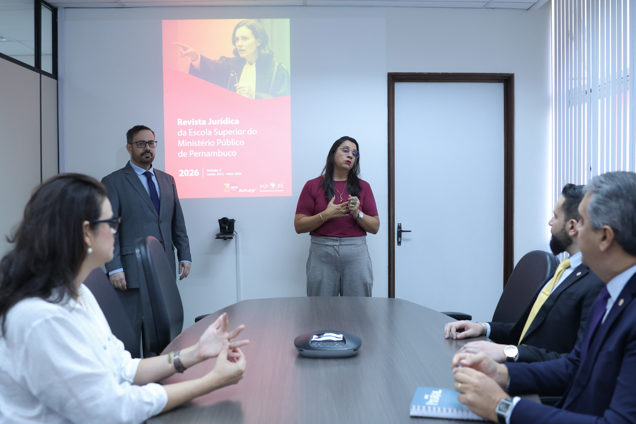Segunda edição da Revista Jurídica da ESMP analisa desafios e práticas do Tribunal do Júri