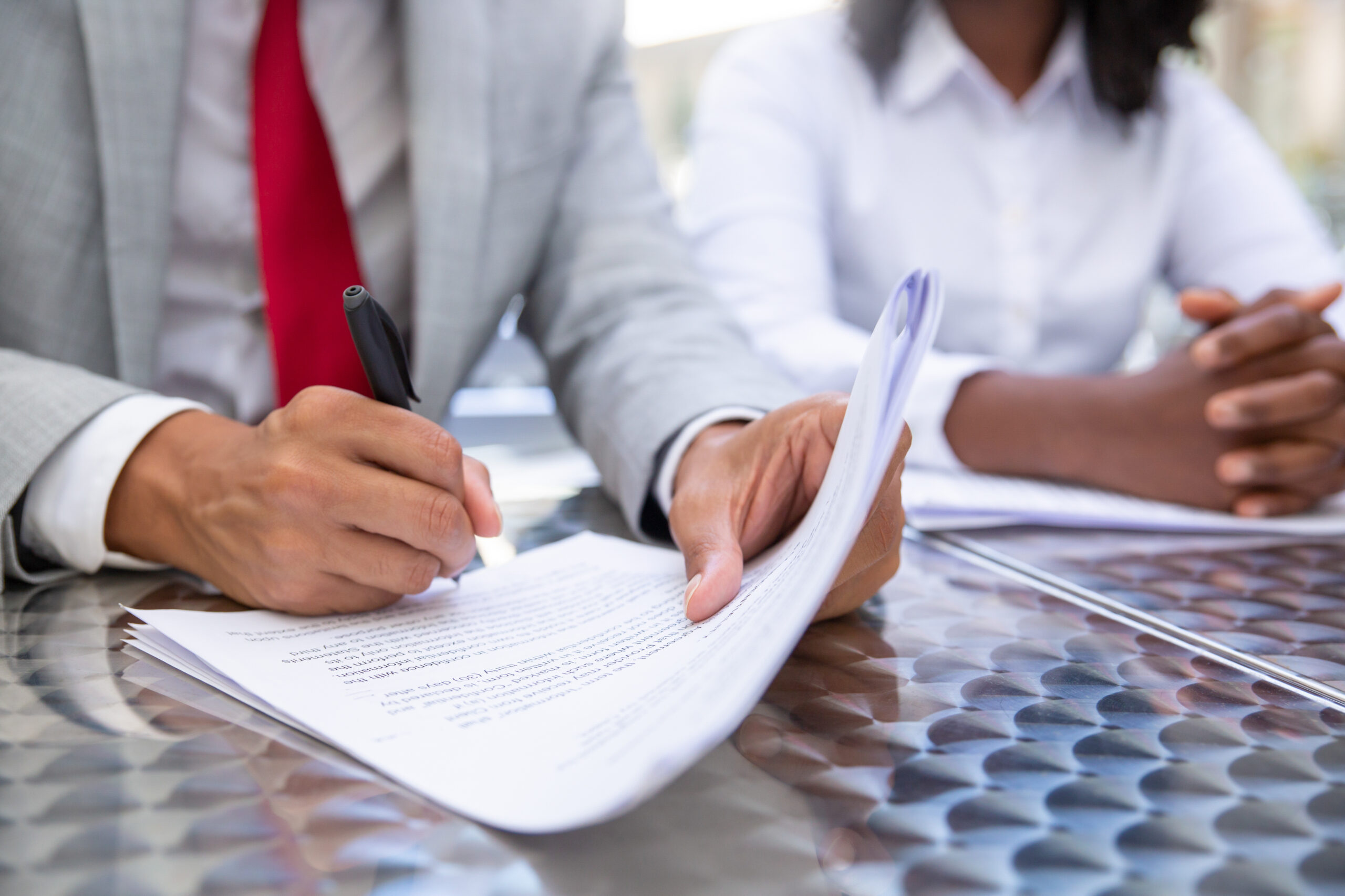 Prefeituras devem reduzir contratos temporários até 2028